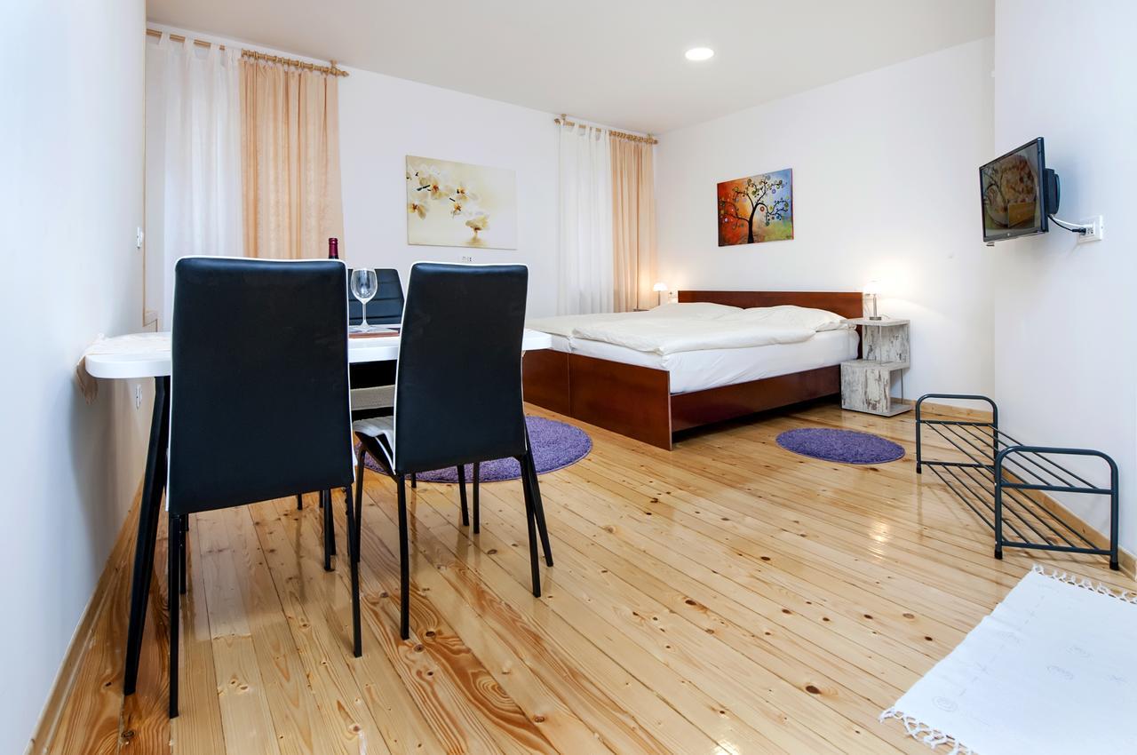La Svalba Rooms & Studios Rovinj Bagian luar foto